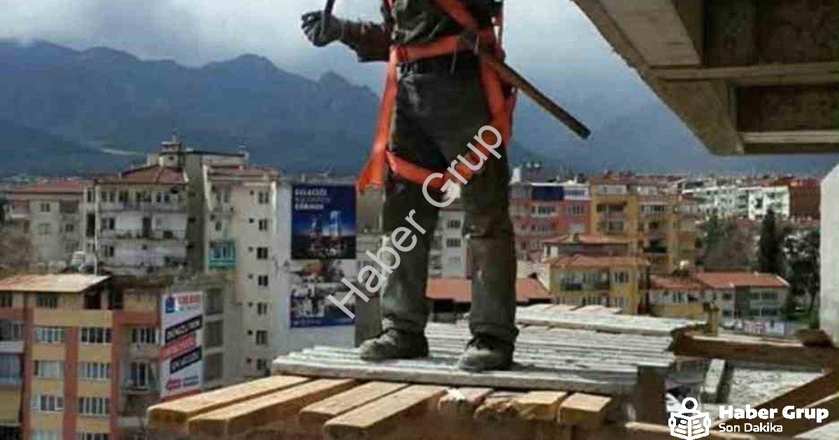 "İnşaatta 4. kattan düşen işçi hastanede yaşamını yitirdi" başlıklı haber için fotorealistik, profes