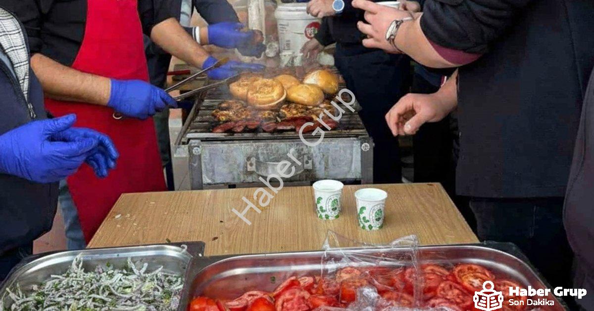 "Afyonkarahisar’da öğrencilerden Gazze’ye destek: Hayır çarşısı" başlıklı haber için fotorealistik,