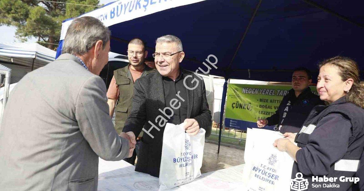 "Aydın’da Tarımsal Miras Yaşatılıyor: Köşk’te Fide Dağıtımı" başlıklı haber için fotorealistik, prof