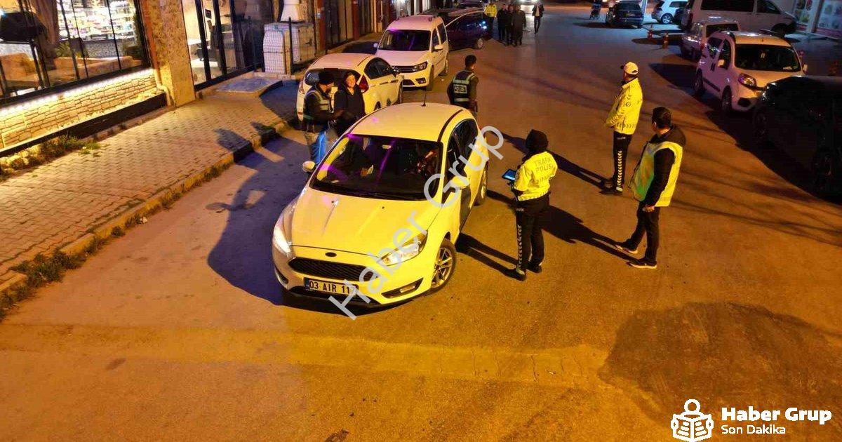 "Bolvadin'de Geniş Kapsamlı Asayiş Uygulaması: Emniyet Kuş Uçurtmadı" başlıklı haber için fotorealis