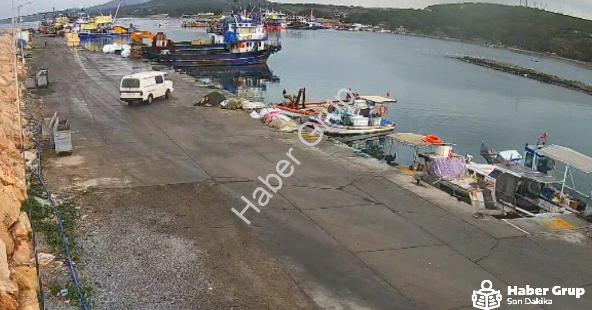 "Aydın Didim'de Yürekleri Ağza Getiren Kaza: Otomobil Denize Uçtu" başlıklı haber için fotorealistik