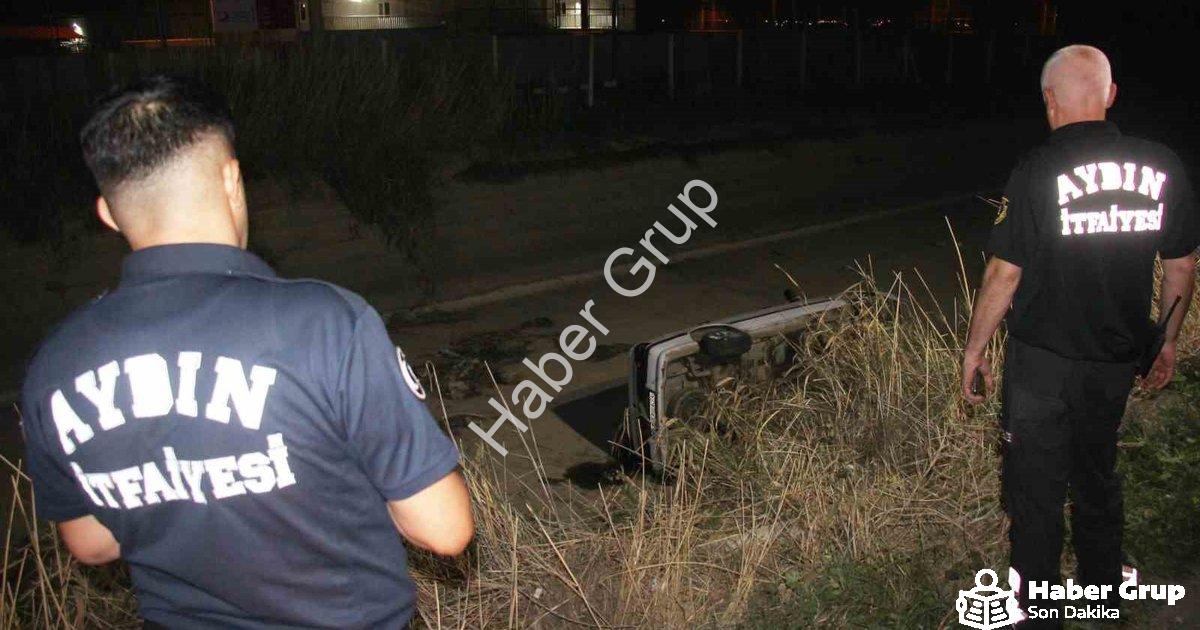 "Aydın'da Korkutan Kaza: Otomobil Sulama Kanalına Uçtu, 2 Yaralı" başlıklı haber için fotorealistik,