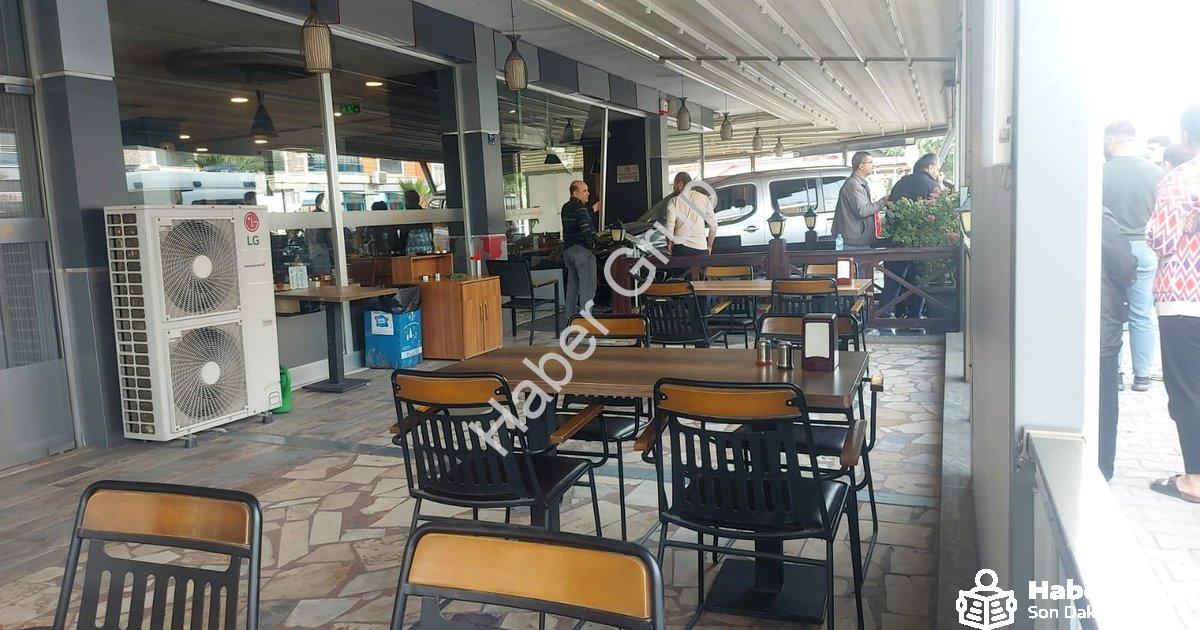 "Aydın'da Ehliyetsiz Sürücü Dehşeti: İş Yerine Daldı, 1 Yaralı" başlıklı haber için fotorealistik, p