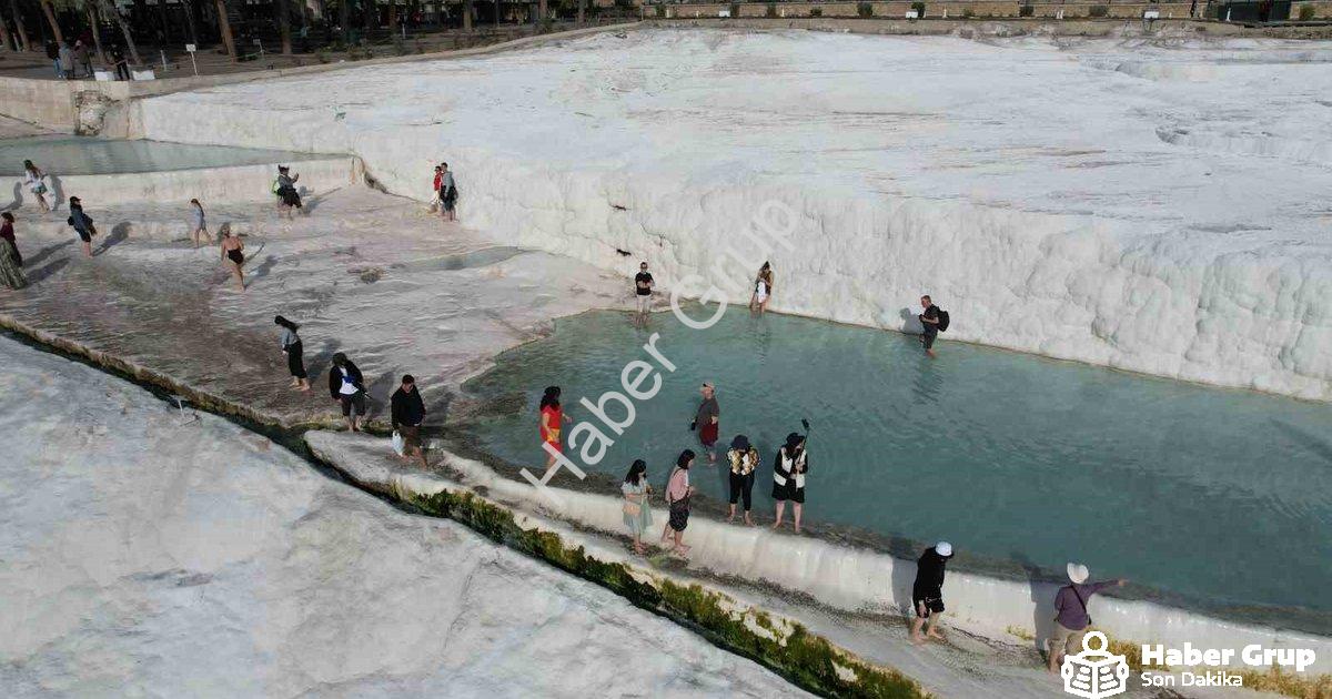 "Pamukkale Asyalı Turistlerin Gözdesi: Beyaz Cennete Akın Var" başlıklı haber için fotorealistik, pr