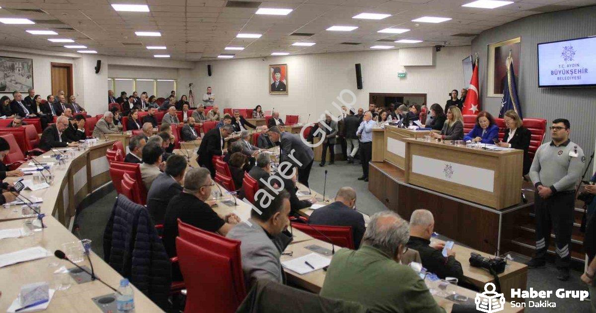 "Aydınlıların Beklediği Su İndirimi Kararı 6 Ay Ertelendi" başlıklı haber için fotorealistik, profes