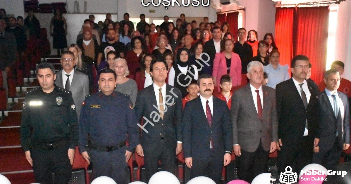 "Köyceğiz'de 24 Kasım Öğretmenler Günü Coşkusu" başlıklı haber için fotorealistik, profesyonel bir h