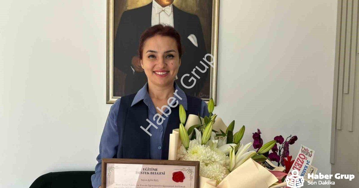 "MTK Koleji Velilerinden Öğretmenler Gününe Anlamlı Jest" başlıklı haber için fotorealistik, profesy