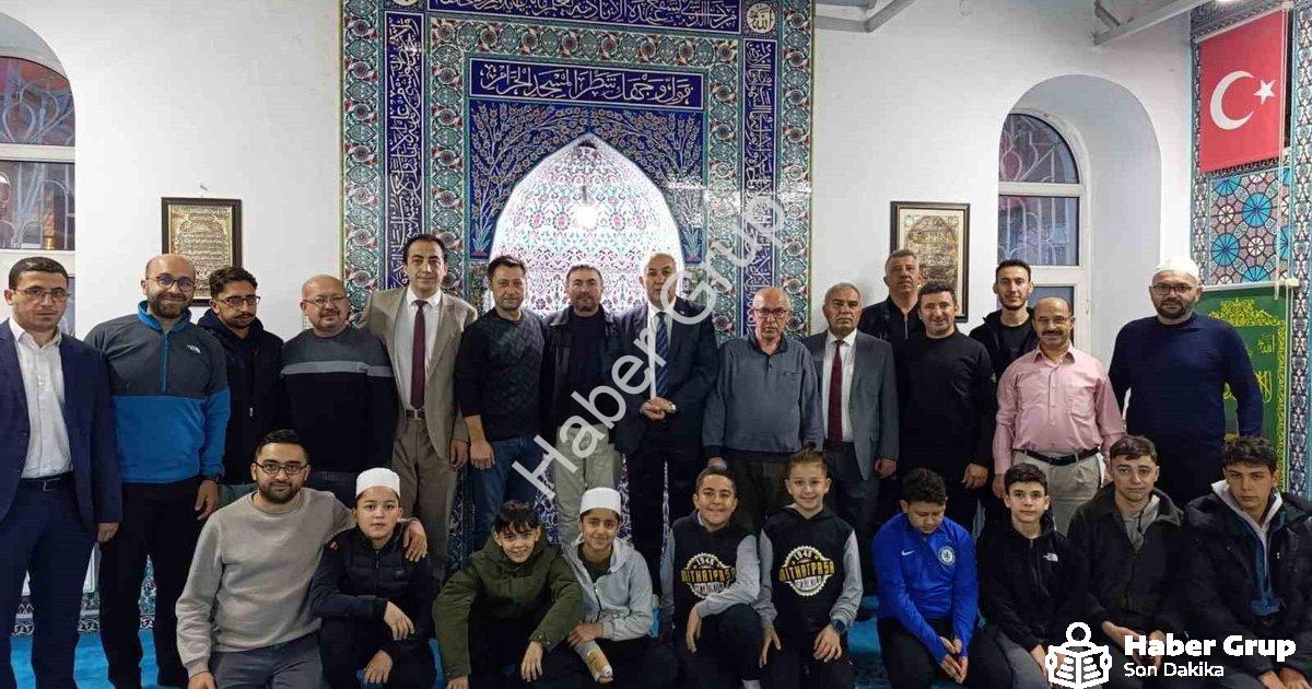 "Emirdağ'da Öğretmenler İçin Sabah Etkinliği Düzenlendi" başlıklı haber için fotorealistik, profesyo