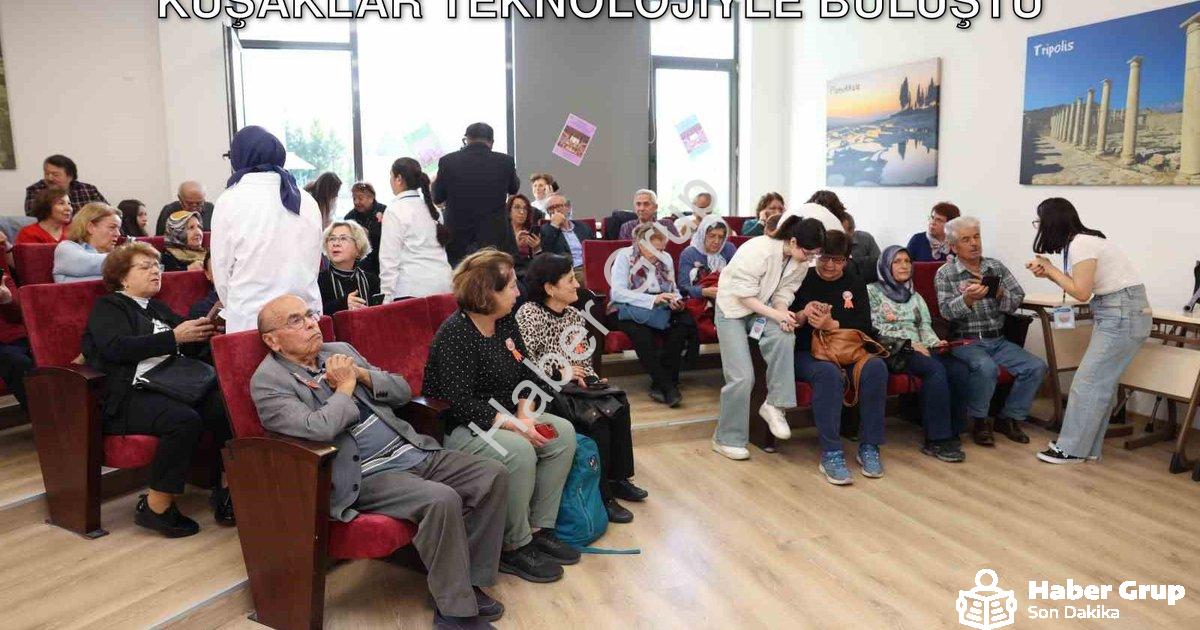 "Denizli'de Dijital Köprüler Projesi: Kuşaklar Teknolojiyle Buluştu" başlıklı haber için fotorealist