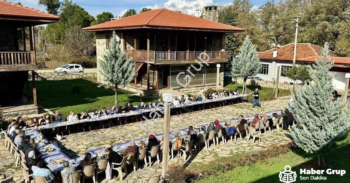 "Beyağaç'ta Anlamlı Buluşma: Başkan Pütün Öğretmenleri Ağırladı" başlıklı haber için fotorealistik,