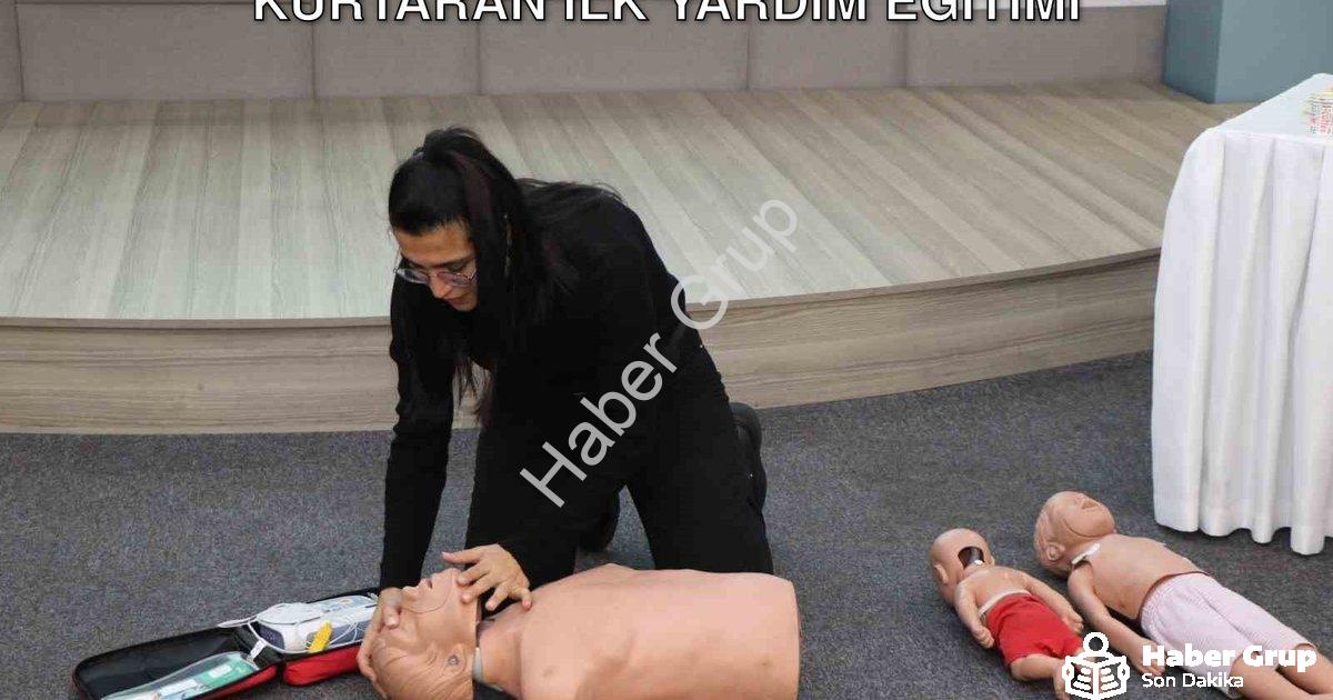 "Aydın Ticaret Odası Üyelerine Hayat Kurtaran İlk Yardım Eğitimi" başlıklı haber için fotorealistik,