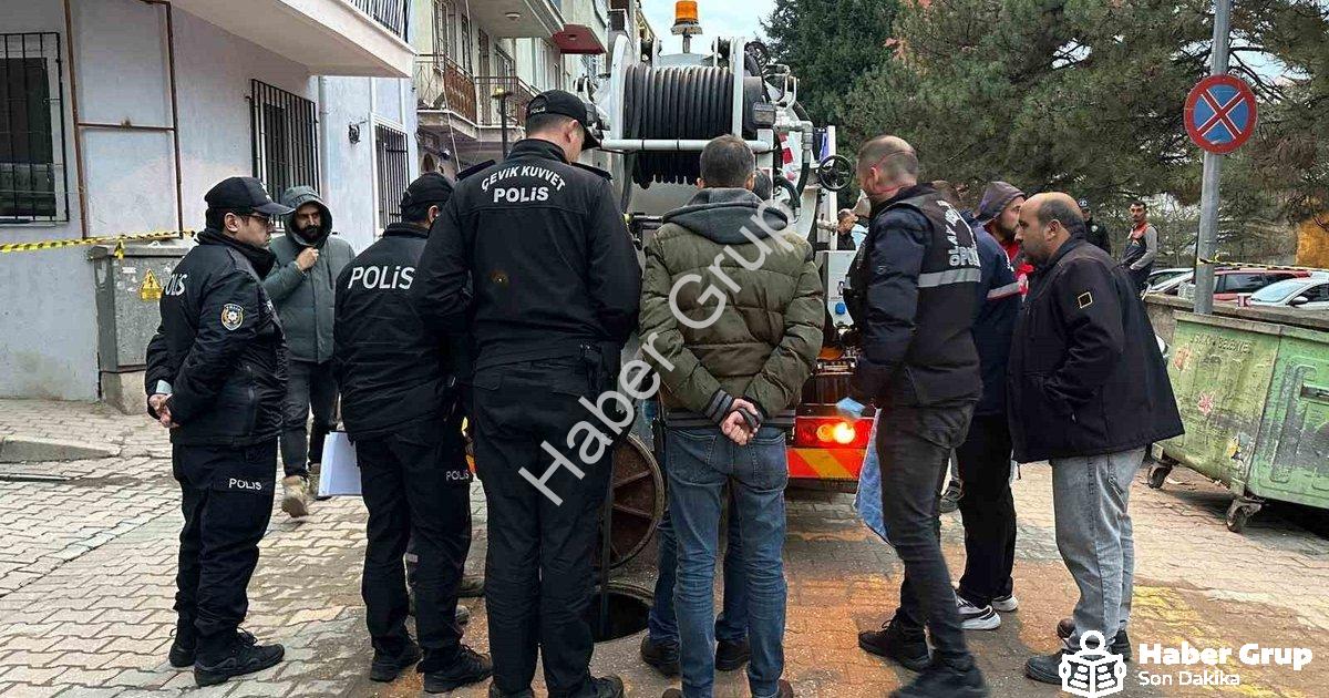 "Uşak'ta Kan Donduran Olay: Kanalizasyon Çalışmasında Cenin Bulundu" başlıklı haber için fotorealist