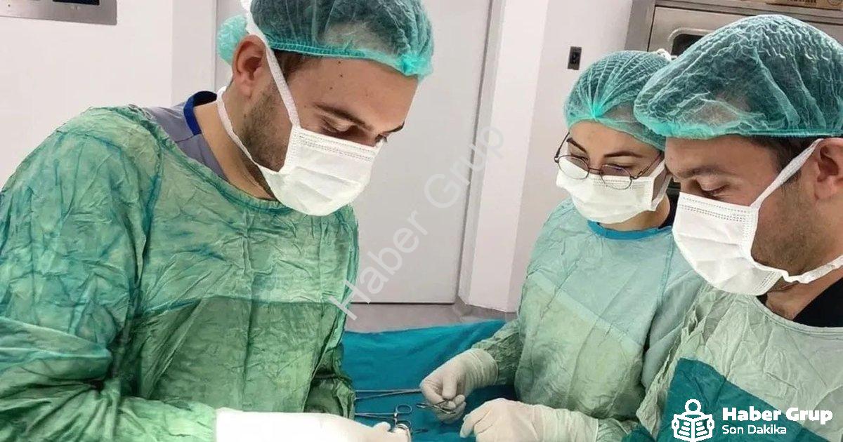 "Şuhut Devlet Hastanesi'nde Bir İlk: Kasık Fıtığı Ameliyatı Başarıyla Tamamlandı" başlıklı haber içi
